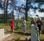 На гражданском кладбище в Заольше состоялось открытие обновлённого памятника шестерым жителям деревни, расстрелянным фашистами 10 апреля 1943 года