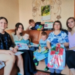 Первый секретарь райкома БРСМ Варвара Козлова посетила детский дом семейного типа в Лиозно, где проживает семья Москалевых