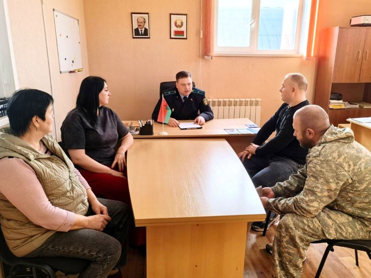 По теме «Традиционные ценности белорусов: семья, общество, государство» в коллективе "БРИЗАНТ-Энерджи" ЕДИ провел заместитель прокурора Лиозненского района Вадим Лисов.