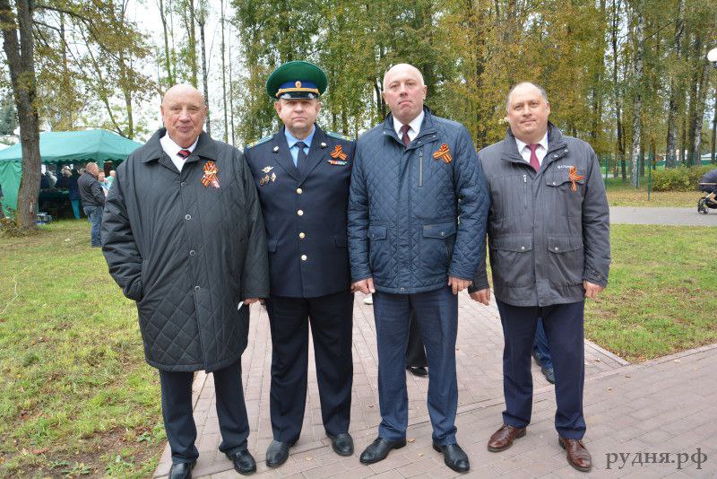 Председатель Лиозненского райисполкома Иван Федоров и председатель районного Совета депутатов Сергей Шляднев приняли участие в праздничных мероприятиях, посвященных Дню освобождения Руднянского района 