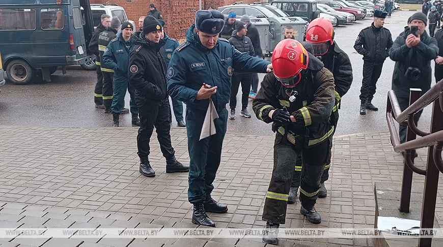 Бегом в полной выкладке - на высотку. Как в Витебске проходят областные соревнования спасателей