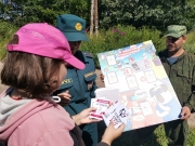 Пели песни, поздравляли с юбилеем, повторяли правила безопасности
