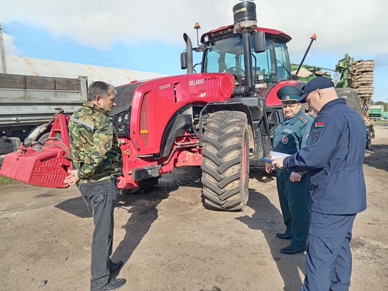 Прокуратура района проверила сохранность сельхозтехники в СРДУП «Выдрея»