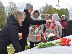 В агрогородке Стасево прошел митинг "Память сердца", посвященный Дню Победы и 80-летию освобождения Республики Беларусь от немецко-фашистских захватчиков (фотофакт)