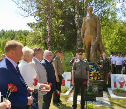 В Лиозненском районе перезахоронили останки 36 красноармейцев. Имена двоих вернули из небытия