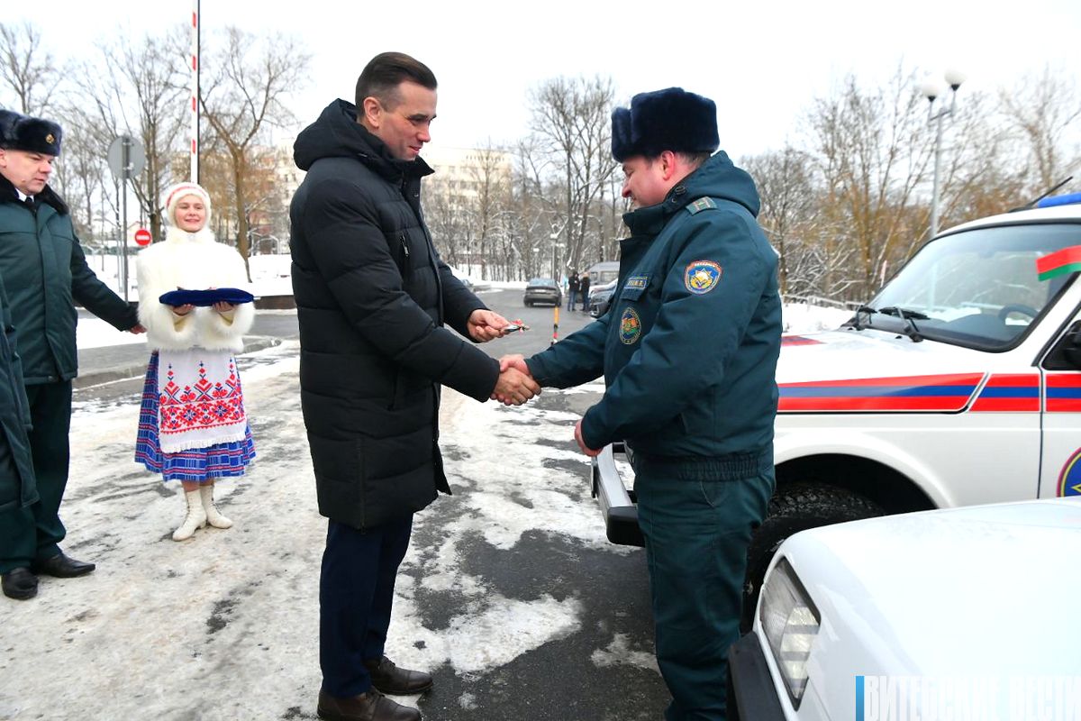 В Витебске состоялась торжественная церемония передачи новой техники подразделениям МЧС