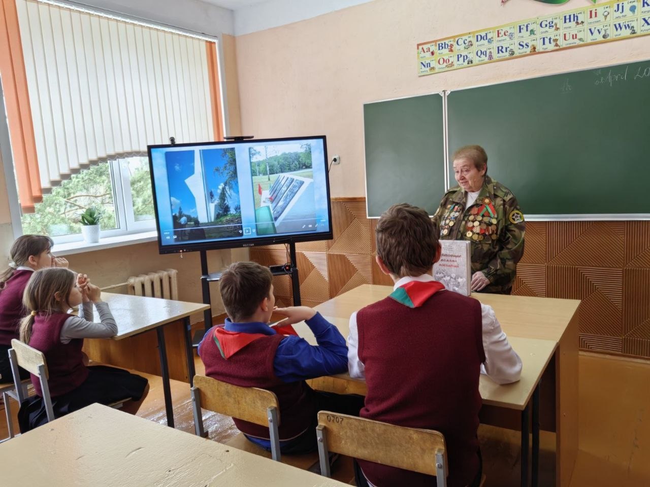 Встреча  "Живая память поколений" с Ларисой Наумовной Бруевой в Крынках