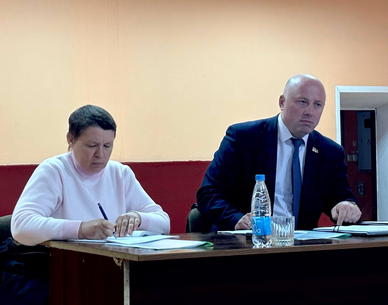 В Якубовщинском Доме культуры прошла встреча руководства райисполкома с жителями населенных пунктов Яськовщинского сельсовета под руководством председателя райисполкома Ивана Федорова (фотофакт)